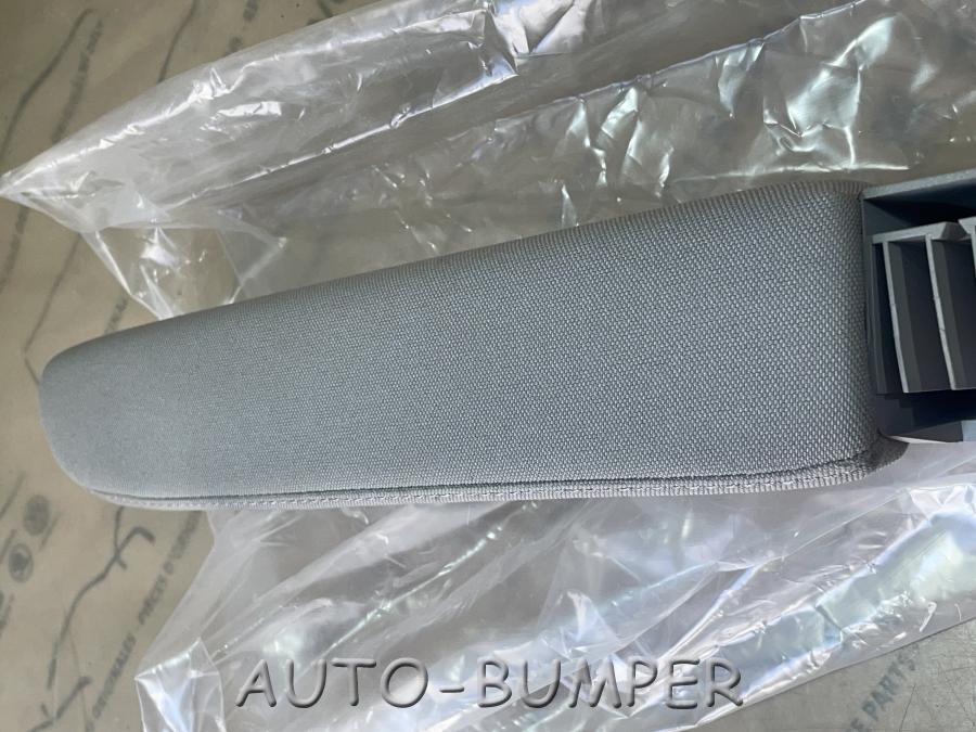 VW Caravelle 2015- Подлокотник (ткань) левый Новый 7E5883081RHVK